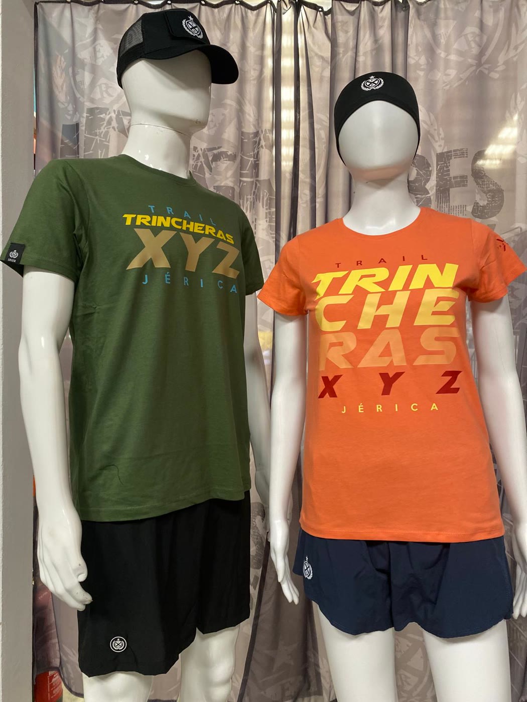 Trail Trincheras 2026: camisetas coral verde expositor 1