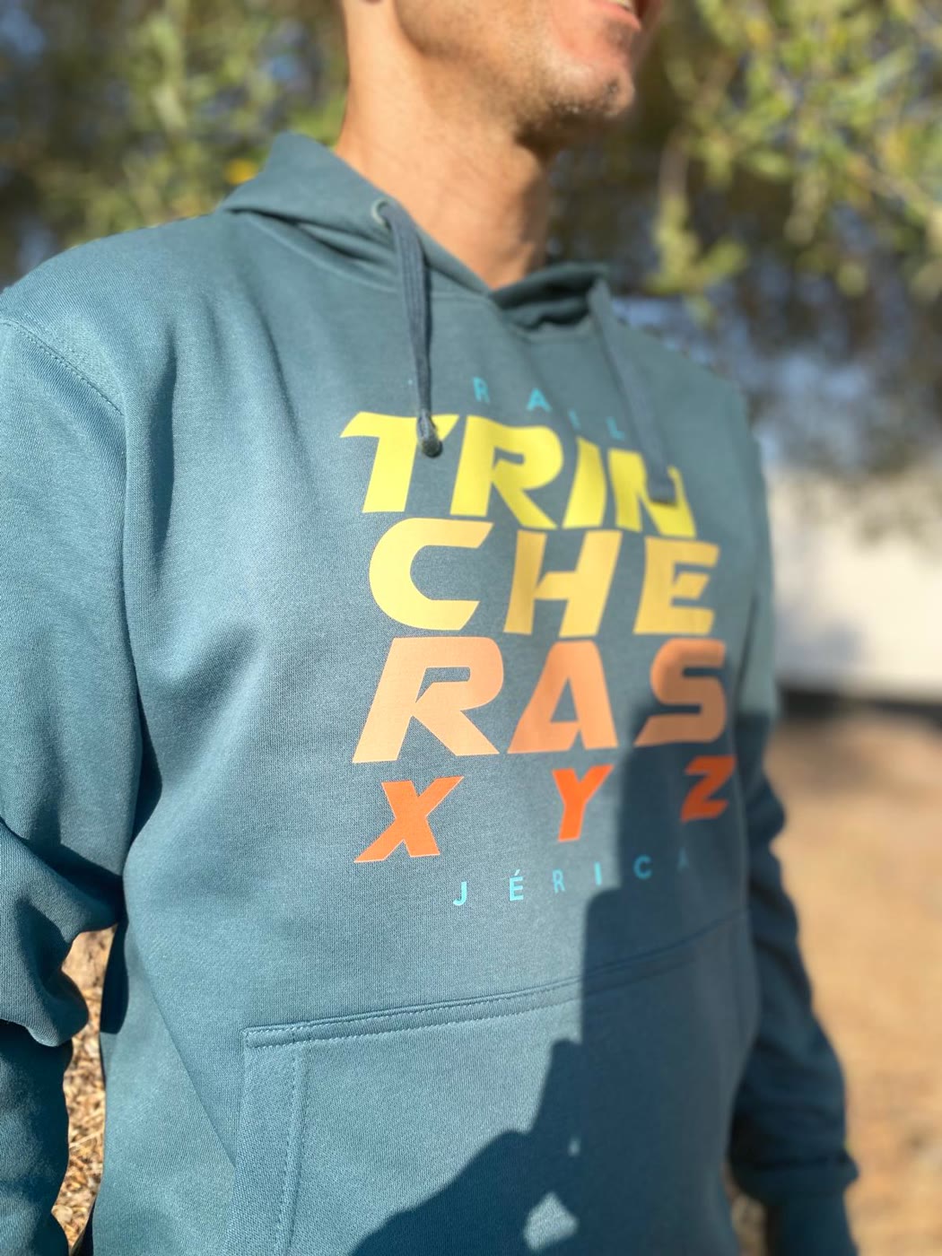 Trail Trincheras 2026: sudadera azul lago detalle frontal