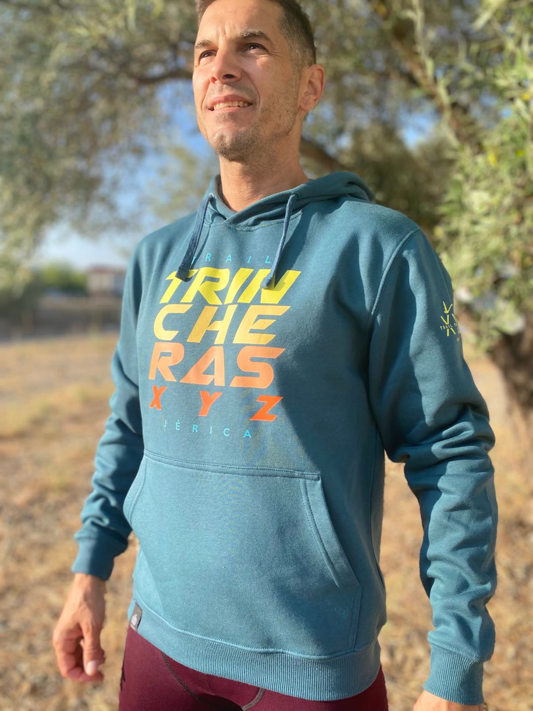 Trail Trincheras 2026: sudadera azul lago modelo frontal 1