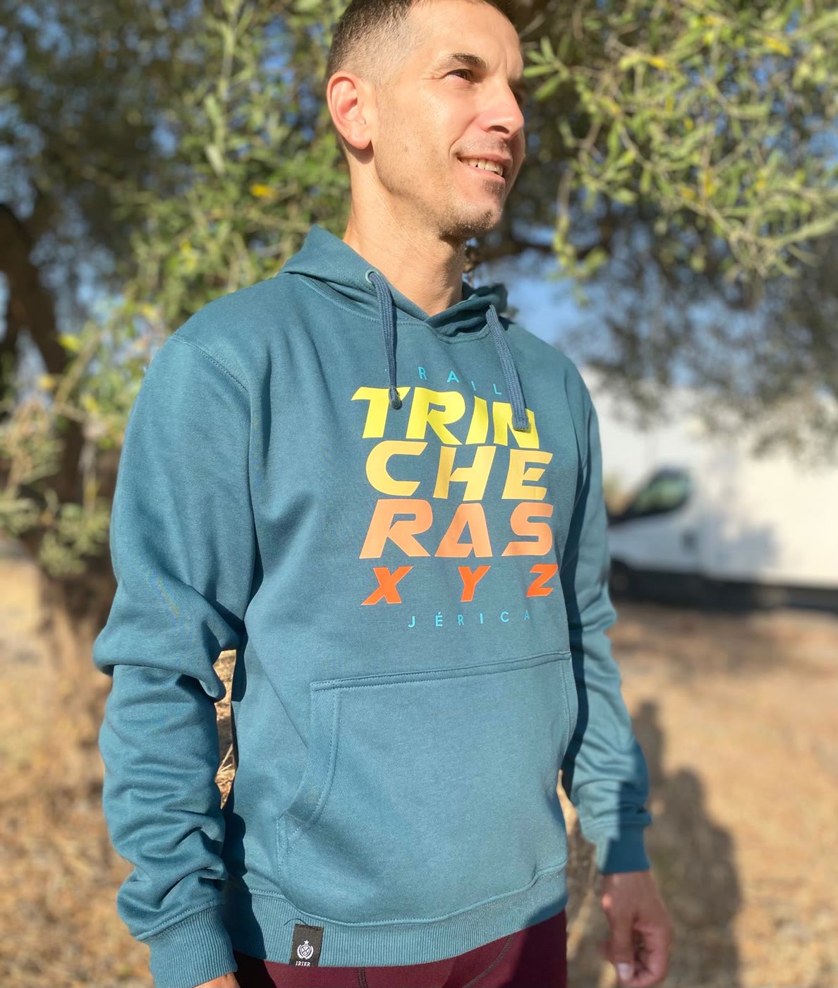 Trail Trincheras 2026: sudadera azul lago modelo frontal 2